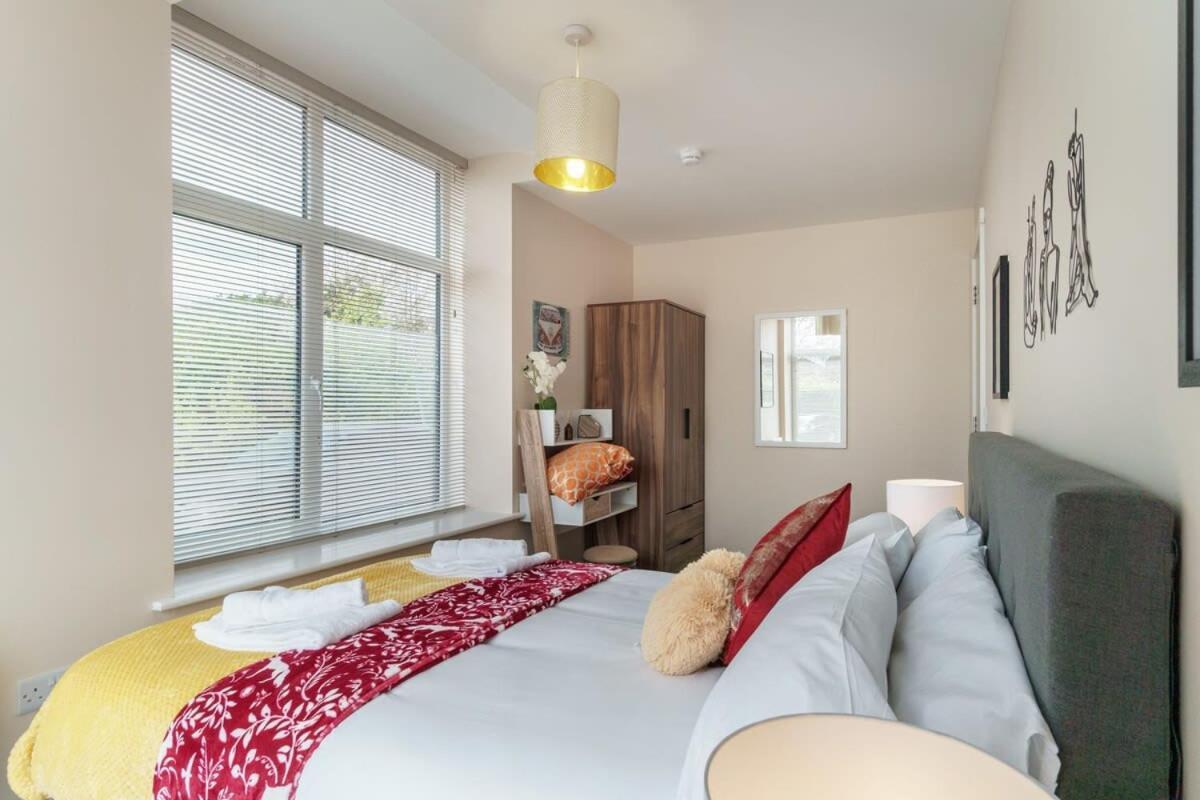2 Bedroom Modern Apartment In Manchester Exterior photo